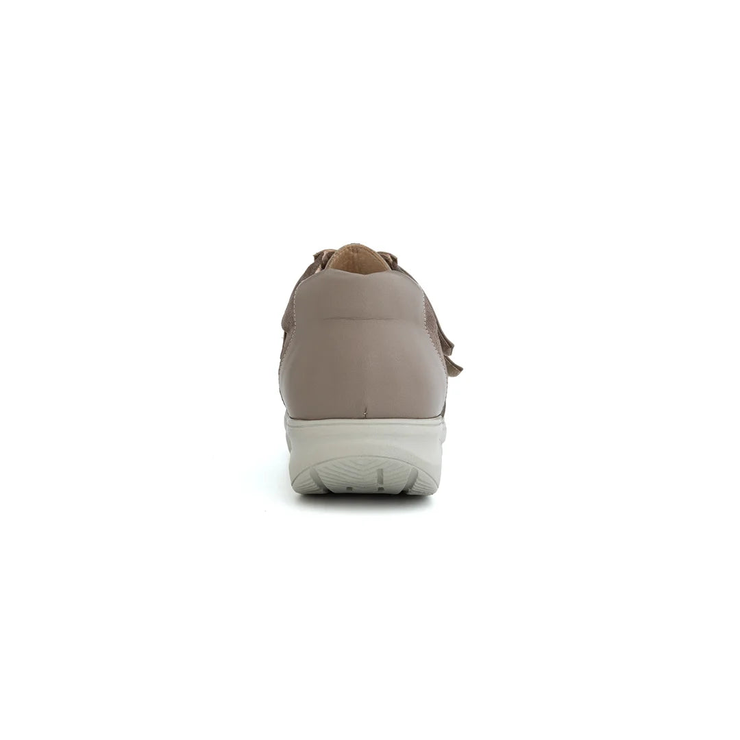 Women’s casual orthopedic trainers with cushioned sole and elegant suede finish – Luna comfort footwear.