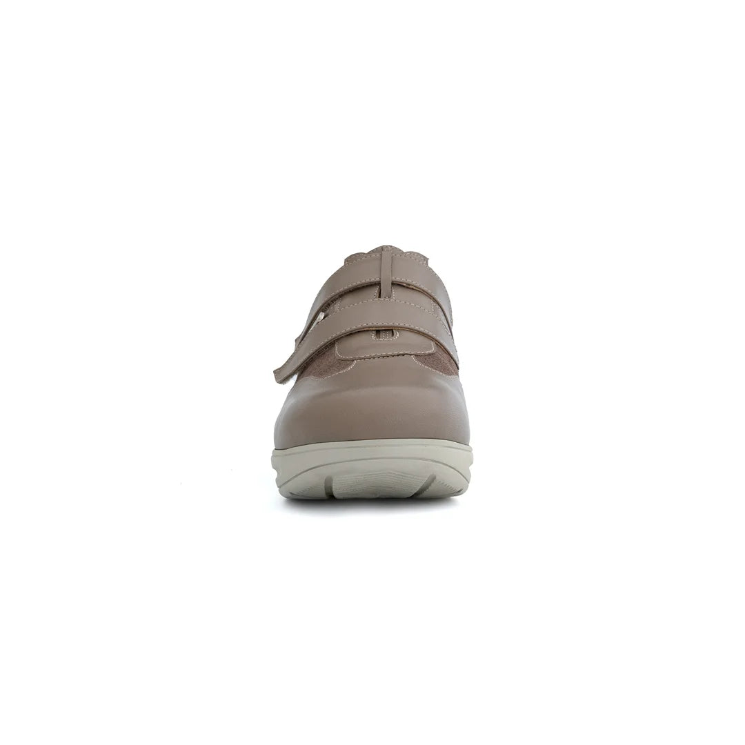 Women’s regular fit orthopedic comfort trainers designed for long standing and walking – Luna shoes.