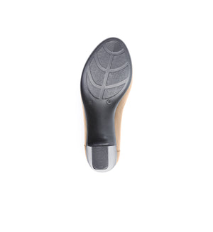 Sole of the mink 112-W court shoe, showing the tread.