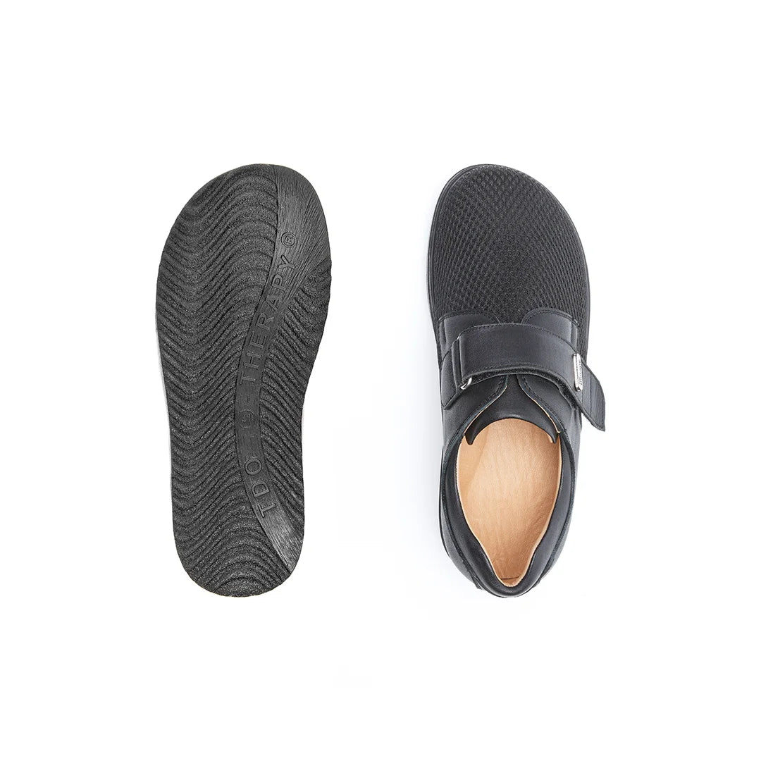 Ashby 616.20.19-W wide-fit orthopaedic shoe worn by model