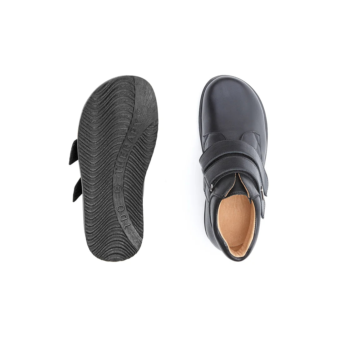 Men’s diabetic comfort boots with soft leather upper and seamless interior – Roam orthopedic shoes.